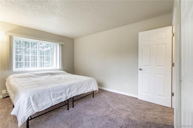 Building Photo - 2 bedroom condo for immediate rental ** SE...