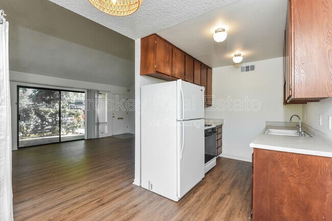 Building Photo - 1155 Kenwal Rd