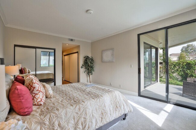 Building Photo - 530 Shorebird Cir