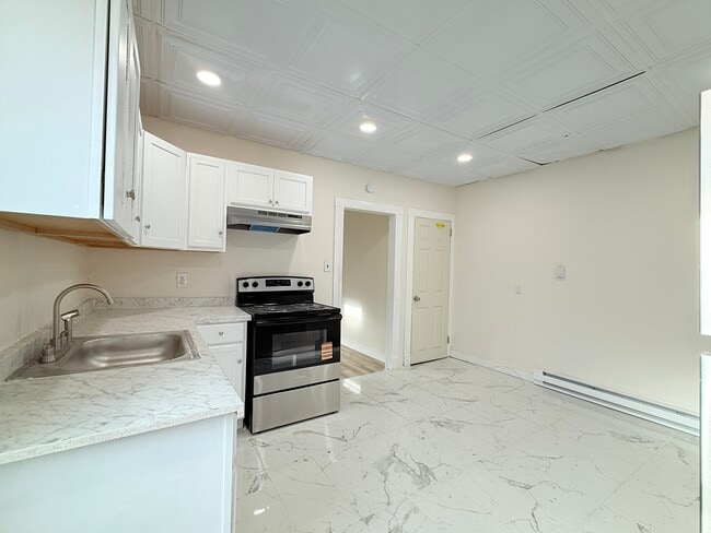 Building Photo - 210 Center Ave