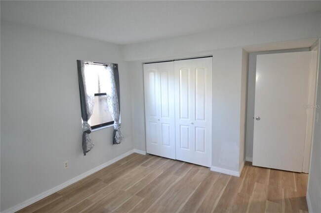 Building Photo - 3399 Mermoor Dr