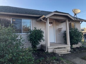 Building Photo - 4563 NE 47th Ave