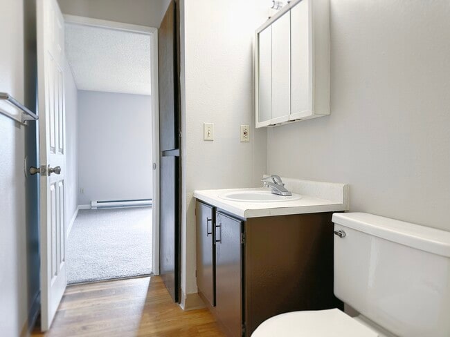 1x1 Bathroom - Adams Square