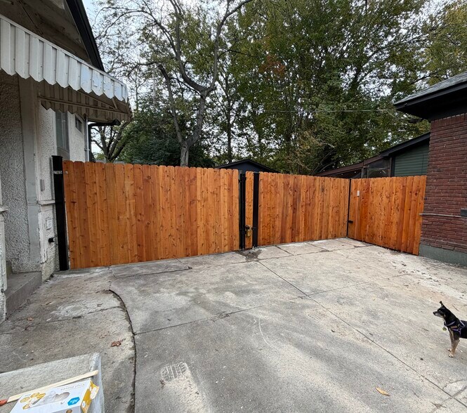 Electric gate to backyard with secured parking behind gate. - 1939 Nelson Ave