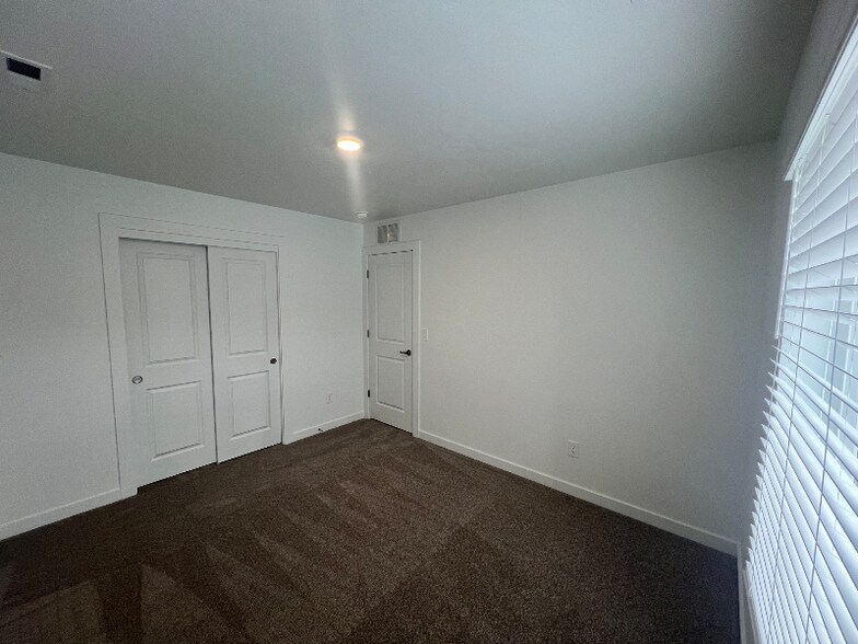 Building Photo - 4112 W Cirrus Ln