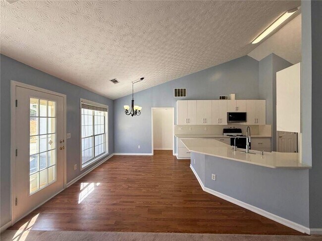 Building Photo - 2029 Manor Oak Ln NE