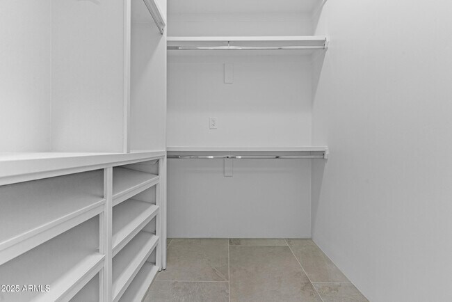 Building Photo - 2617 W Desert Hills Dr