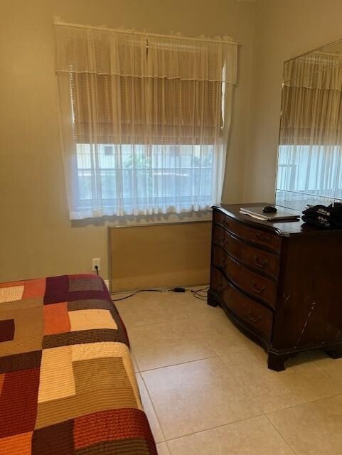 Building Photo - 2801 Somerset Dr