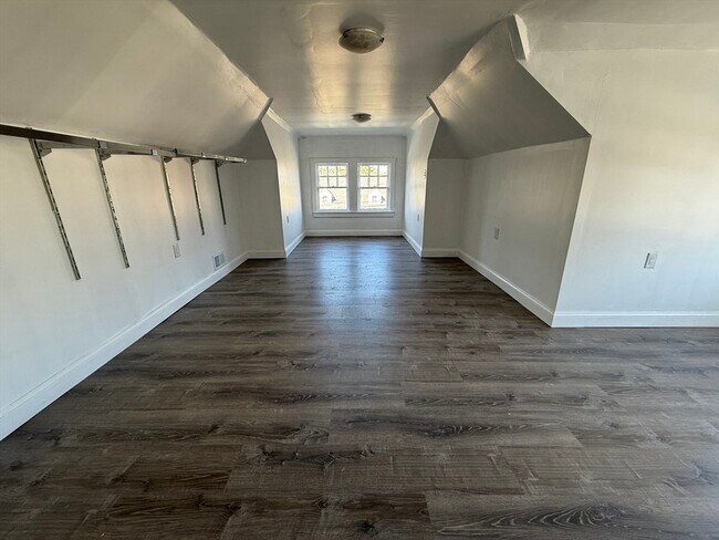 Building Photo - 68 Ash St