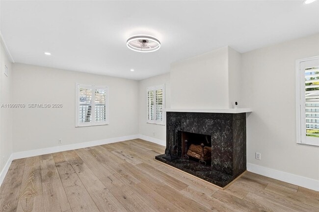 Building Photo - 4010 NE 22nd Ave