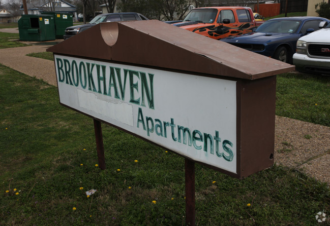 Building Photo - BrookHaven Apartments