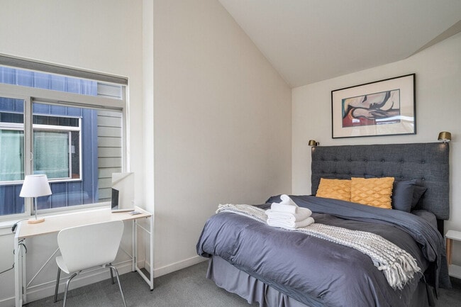 Building Photo - 1308 E Marion St