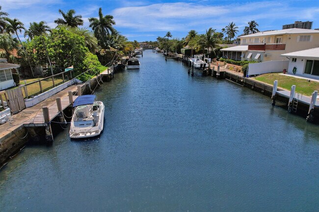 Building Photo - 2051 Coral Reef Dr