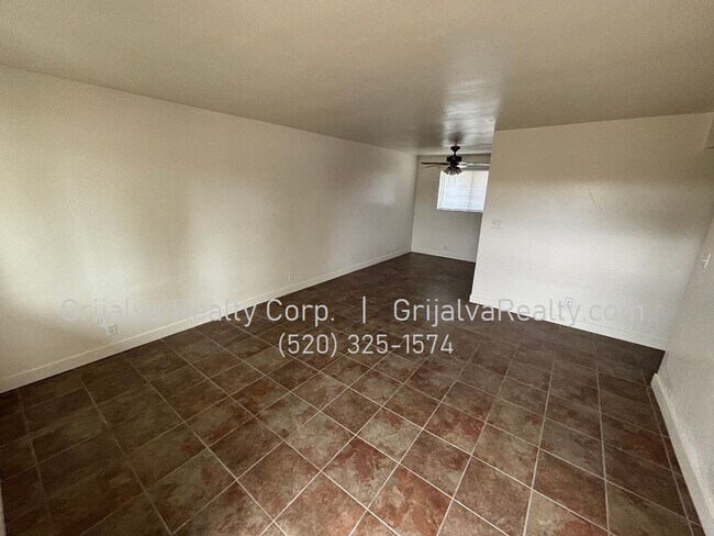 Building Photo - 4347 E Bellevue St
