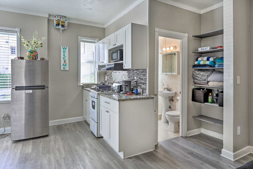 Building Photo - 3700 Collins Ave