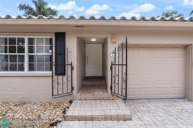 Building Photo - 510 SW 11th Ct