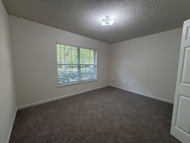 Building Photo - $1495.00 - Duplex Palm Coast - Freshly updated