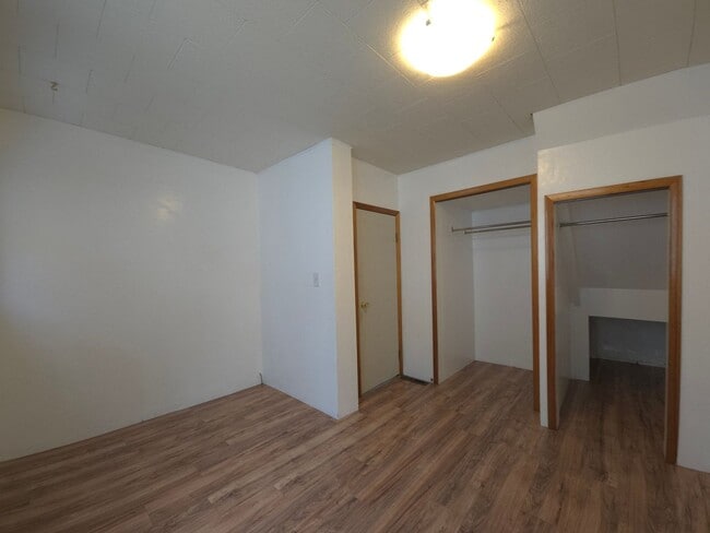 Building Photo - Nice house with a huge garage