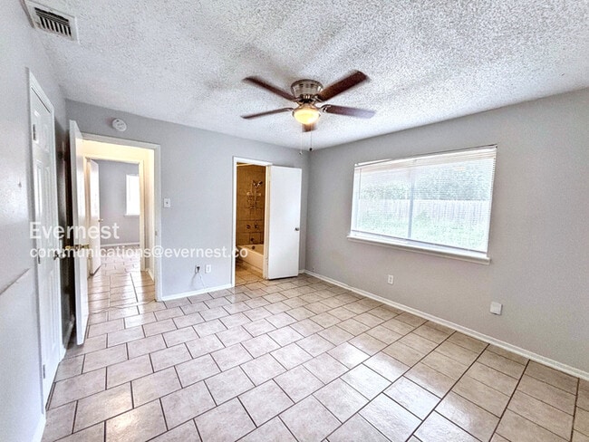Building Photo - 6319 Glenhagen Dr