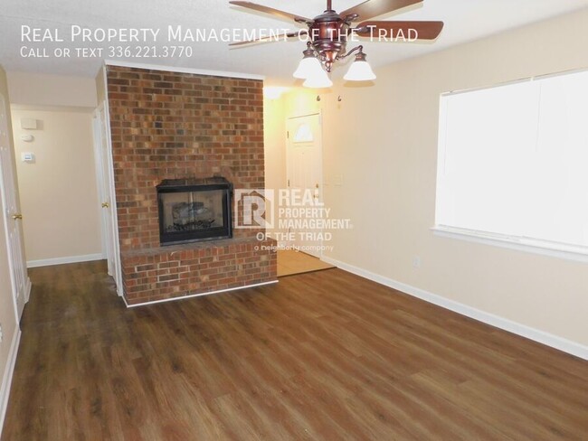 Building Photo - *Move In Special* 3 Bedroom/1.5 Bath One-L...