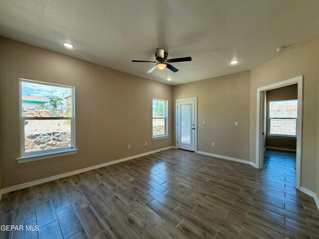Building Photo - 125 Palma Dr