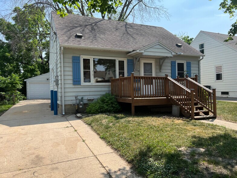 Building Photo - 114 10 1/4 St SE