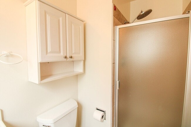 Building Photo - 4-Bedroom House with Fenced Backyard **Fresh Paint and New Flooring