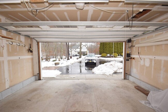 Building Photo - 396 Eastport Manor Rd