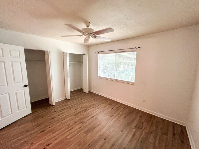 Building Photo - Pickwick Park #805 - Pet Friendly!