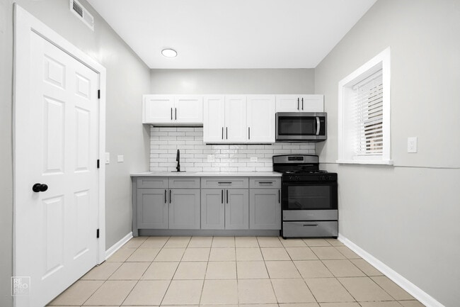 Building Photo - 5749 W Chicago Ave Chicago, IL 60651