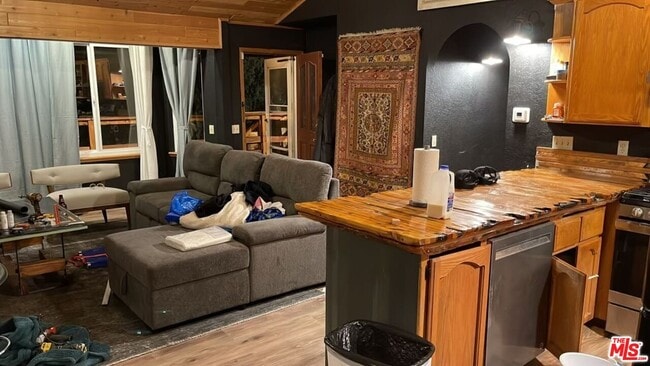 Building Photo - 46354 Vale Dr