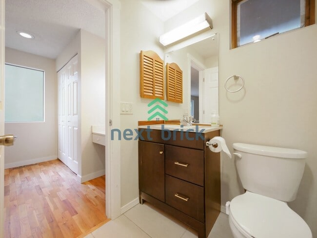 Building Photo - 3 Bed and 3 Bath Plus Office Private Single-family Home is Available for Rent!