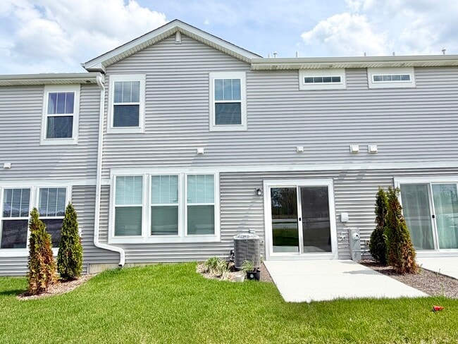 Building Photo - 331 Red Oak Cir