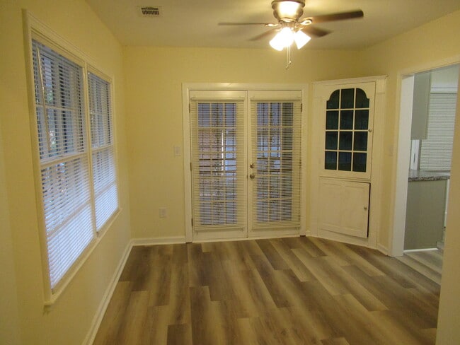 Building Photo - 2032 Rector Dr SW