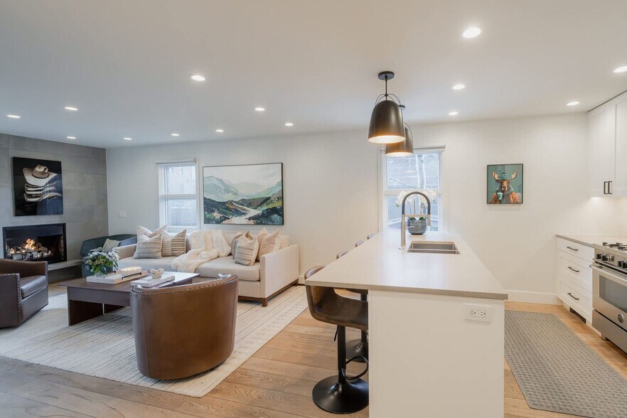 Building Photo - 800 E Hyman Ave