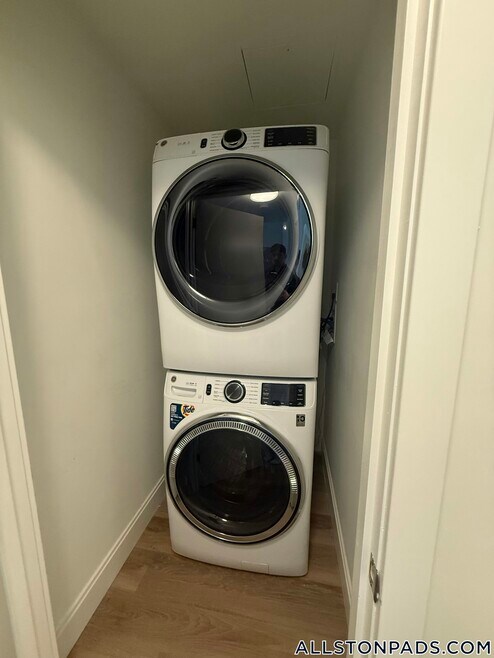 Building Photo - 1079 Commonwealth Ave