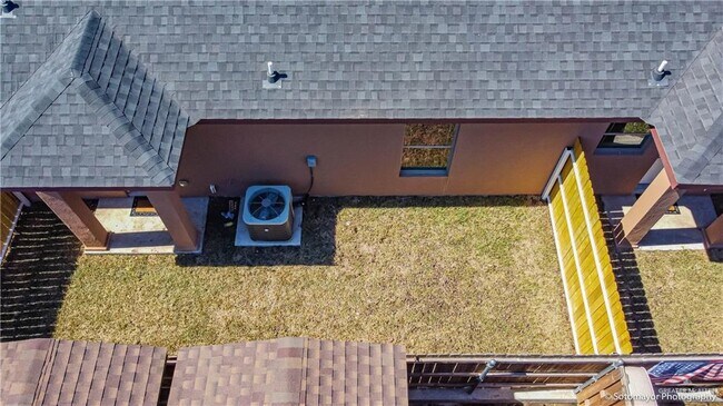 Building Photo - 16 W Dallas Ave