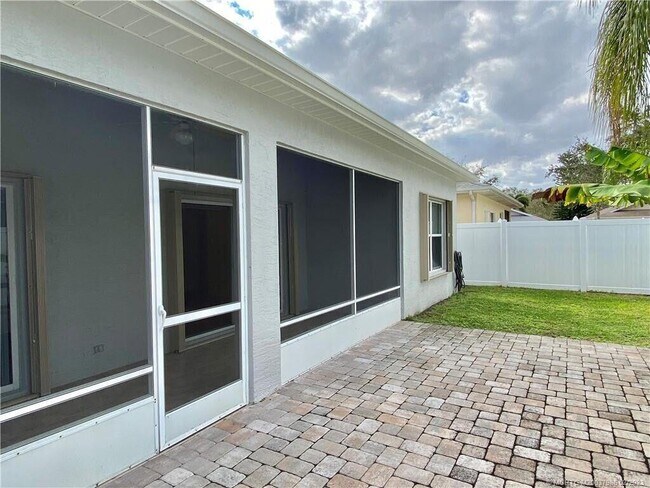Building Photo - 1704 Primrose Ct