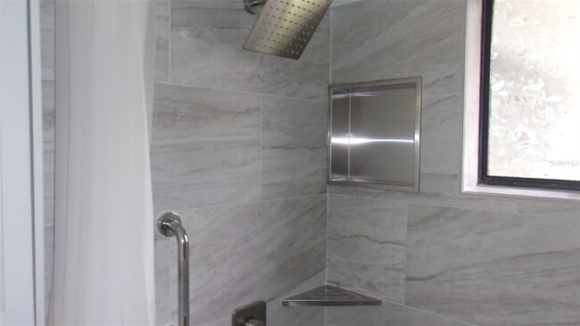 Building Photo - 9941 SW 102nd Ln