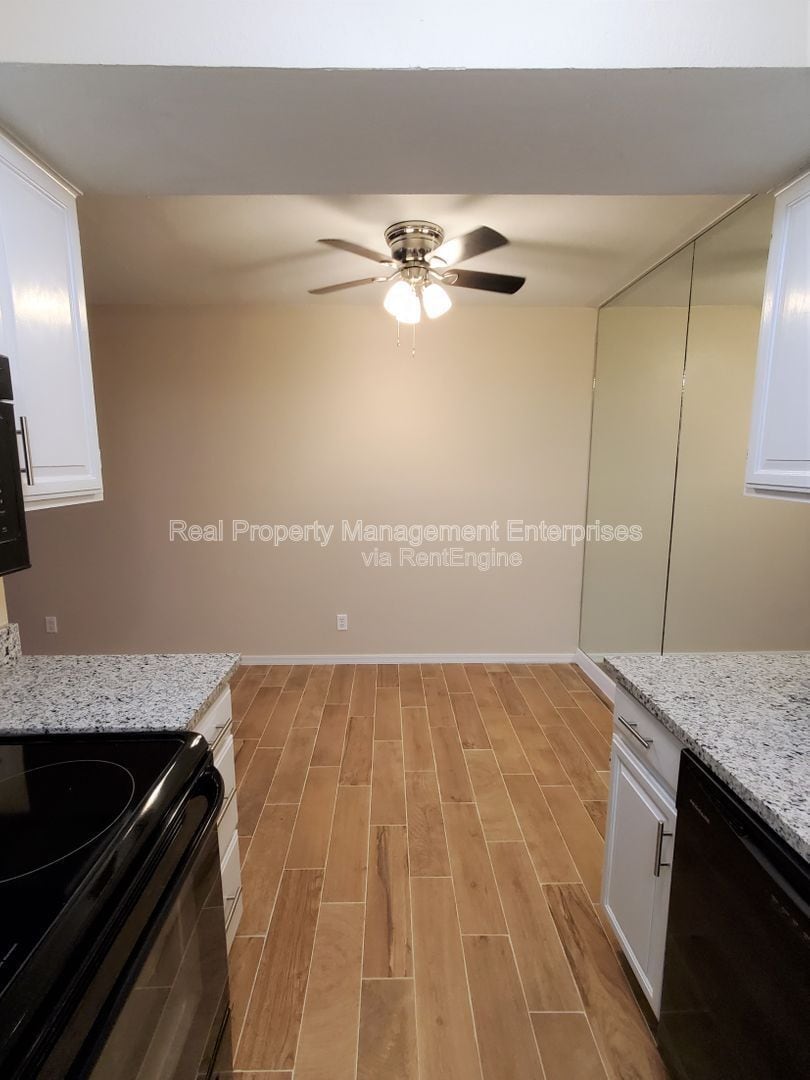 Building Photo - 11130 N Stratford Dr