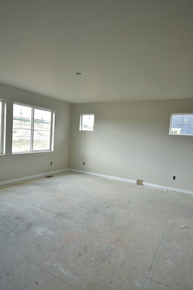Building Photo - 10214 Spry St