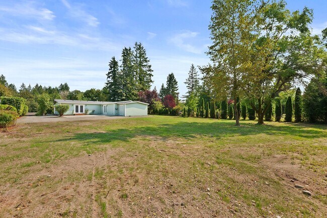 Building Photo - Updated 3-Bedroom Port Orchard Rambler with Covered Porch