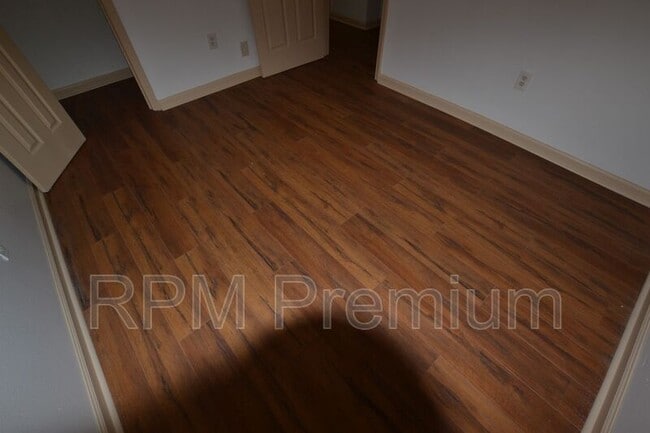 Building Photo - 947-957 Grebe St