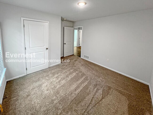 Building Photo - 4 Bed, 2 Bath Home with Garage / Pet-Friendly / Coming Soon!