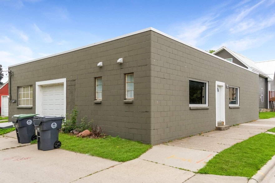 Building Photo - 1410 Gillette St