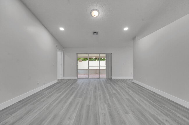 Building Photo - 13048 Meadowbreeze Dr