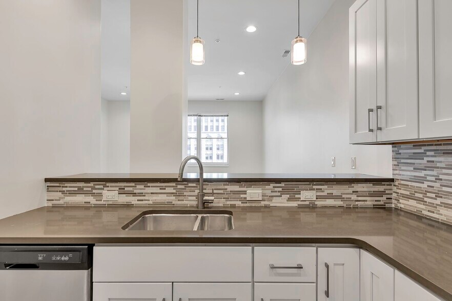 Building Photo - 251 Main St