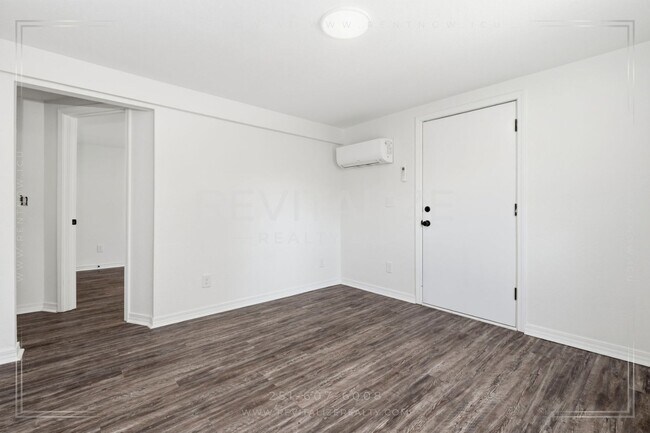 Building Photo - 377 Tuttle Ave