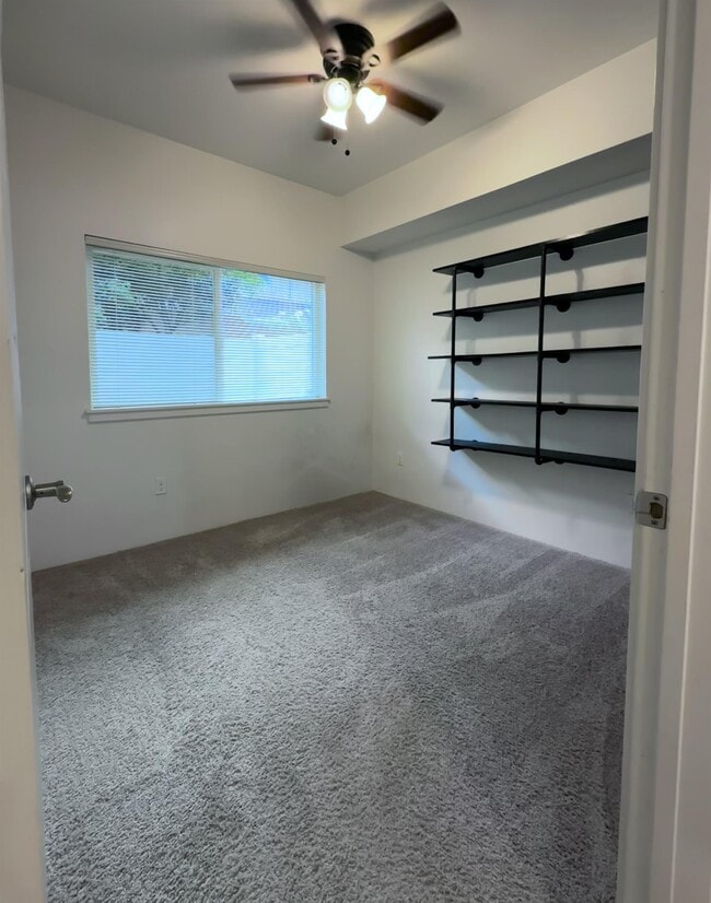 Building Photo - 458 Manawai St