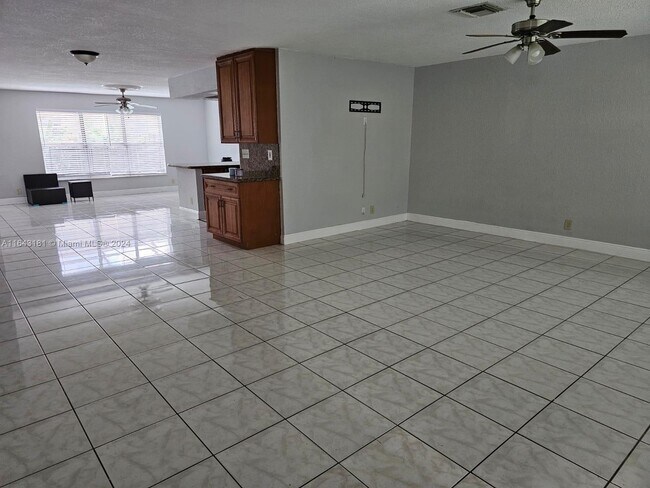 Building Photo - 8304 NW 35th St